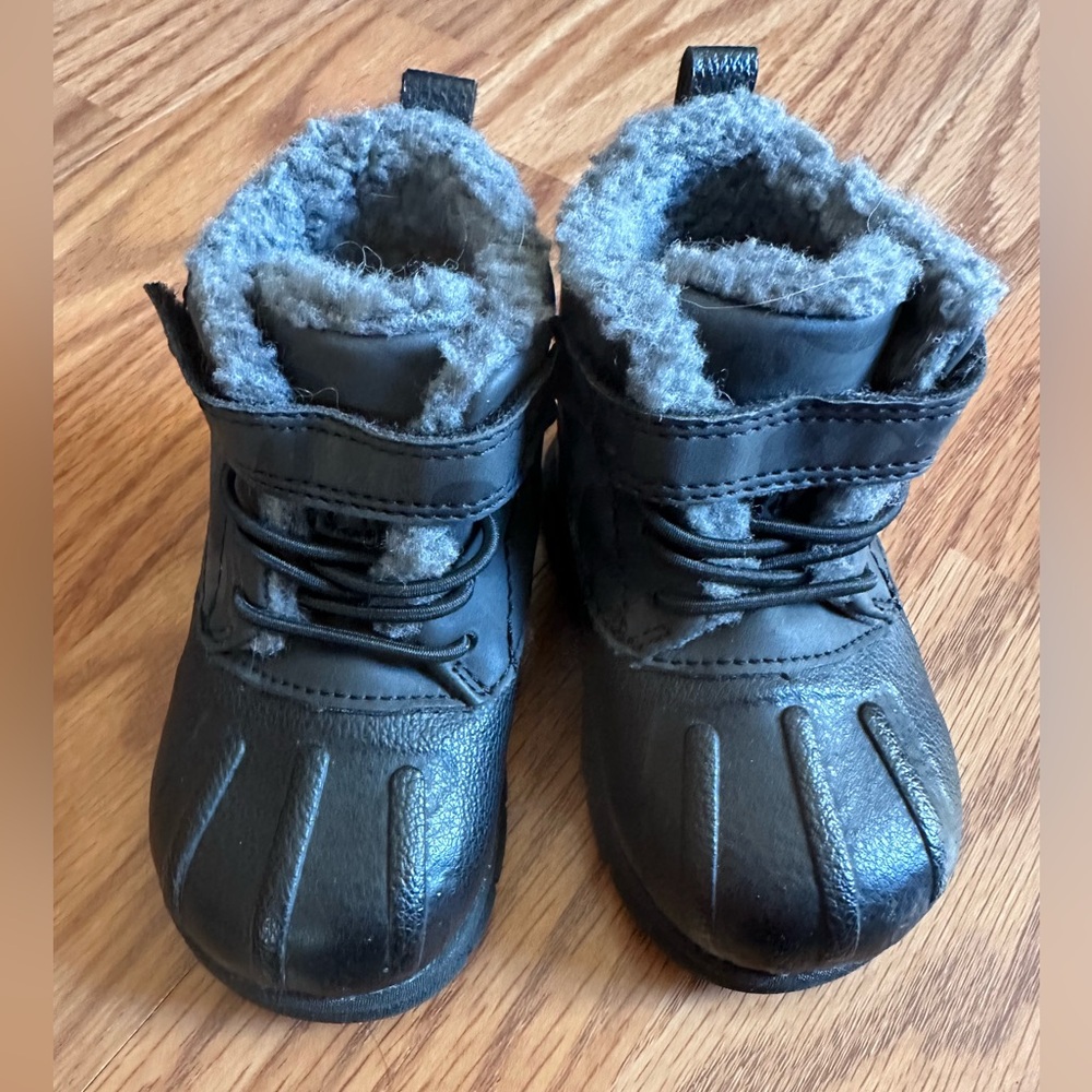 Carter's Just One You faux fur-lined winter duck boots size 4C